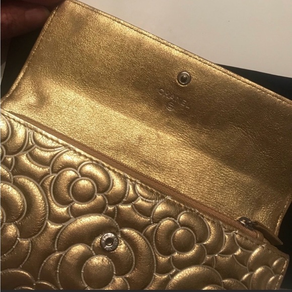 Chanel Camellia Wallet - Picture 6 of 9
